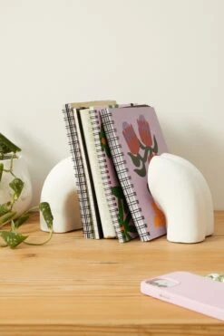 Typo Stationery Blocked In Book Holder -Typo 1685067 02 3